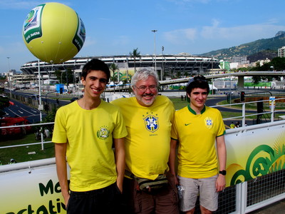 Mauricio with Alec & Gabriel at Maracanã 