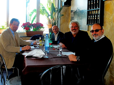 Mauricio having lunch with friends in Catania