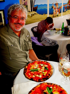 Mauricio having pizza in Ischia
