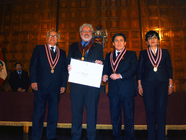 Mauricio  is awarded a Doctor Honoris Causa degree