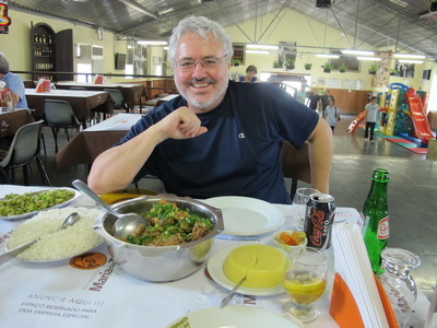 Mauricio having chicken with okra for lunch in Belo Horizonte