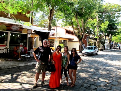 Mauricio with Lucia, Sasha, and Dominique at Rua das Pedras in Búzios in September