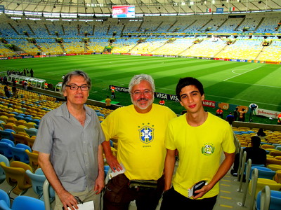 Mauricio with Geraldo and Gabriel at Maracanã