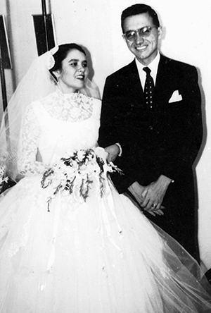 Renalva & Roberto on wedding day (1954-09-25).